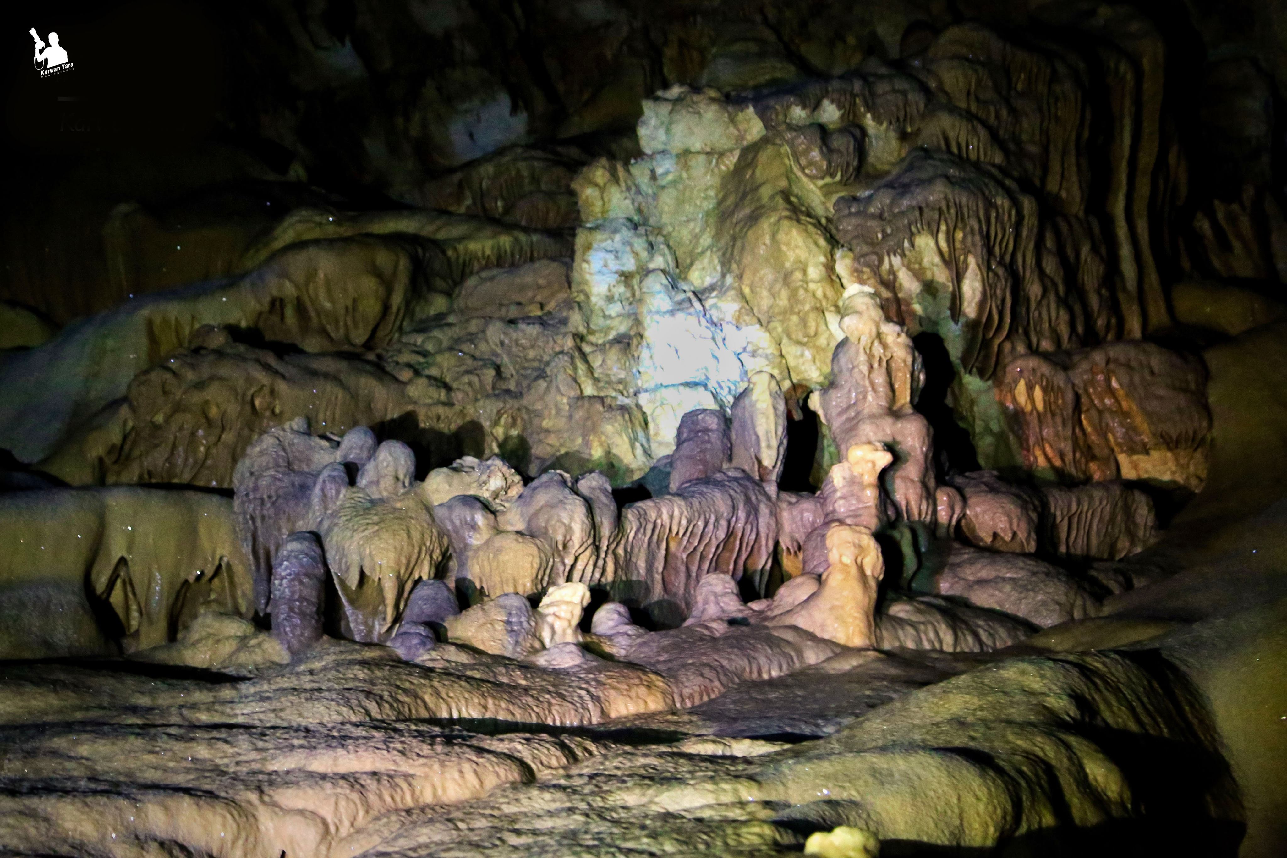 يقع كهف كونبا في جبل كولان على مقربة من بلدة دربنديخان ضمن محافظة السليمانية بإقليم كوردستان